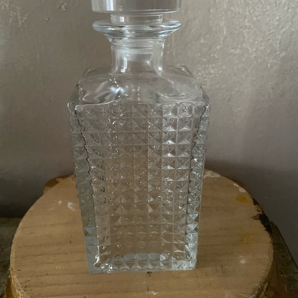 Elegant Clear Glass Decanter
